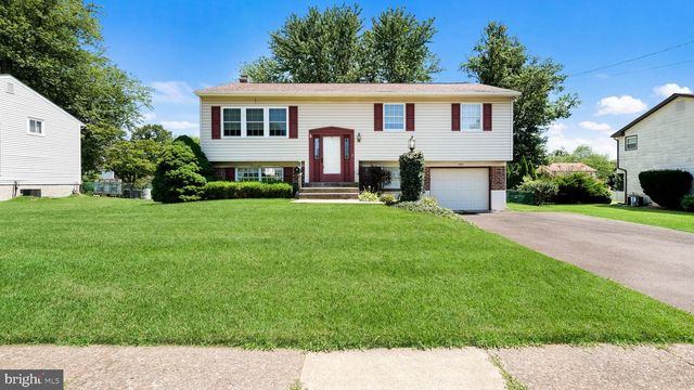 869 LONGSTRETH RD, Warminster, PA 18974