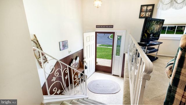869 LONGSTRETH RD, Warminster, PA 18974