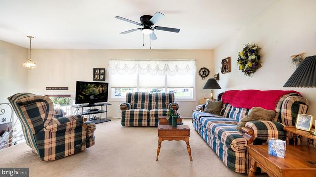 869 LONGSTRETH RD, Warminster, PA 18974