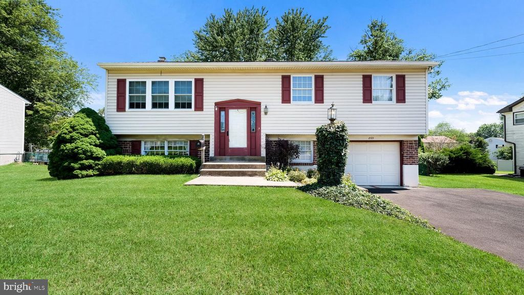 869 LONGSTRETH RD, Warminster, PA 18974