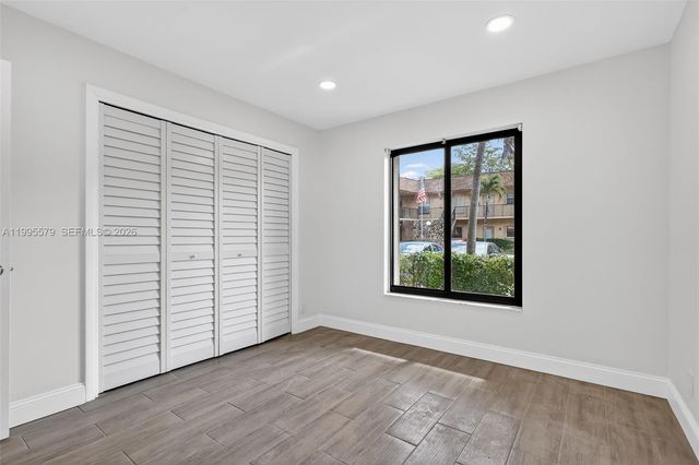 275 Gate Rd 104, Hollywood, FL 33024