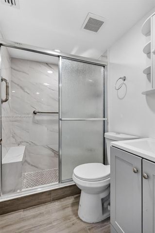 275 Gate Rd 104, Hollywood, FL 33024