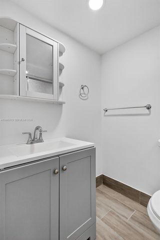 275 Gate Rd 104, Hollywood, FL 33024