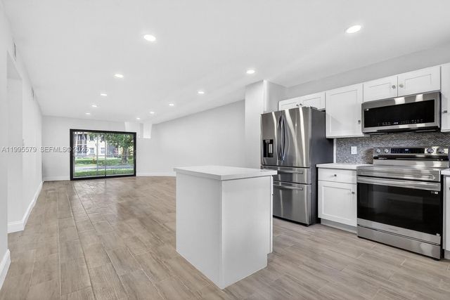 275 Gate Rd 104, Hollywood, FL 33024