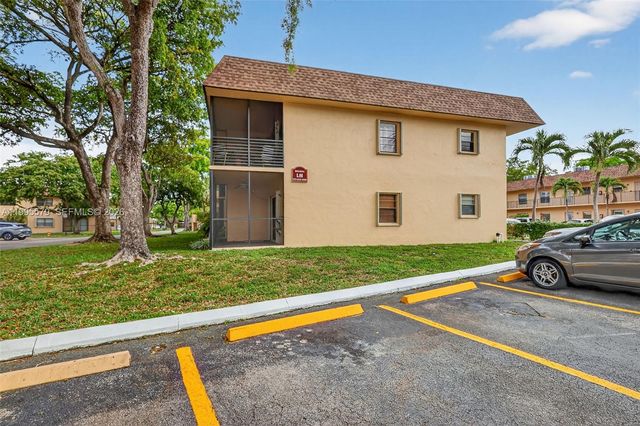 275 Gate Rd 104, Hollywood, FL 33024