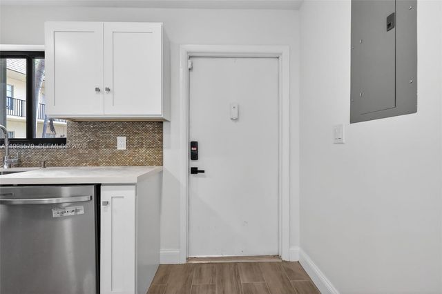 275 Gate Rd 104, Hollywood, FL 33024