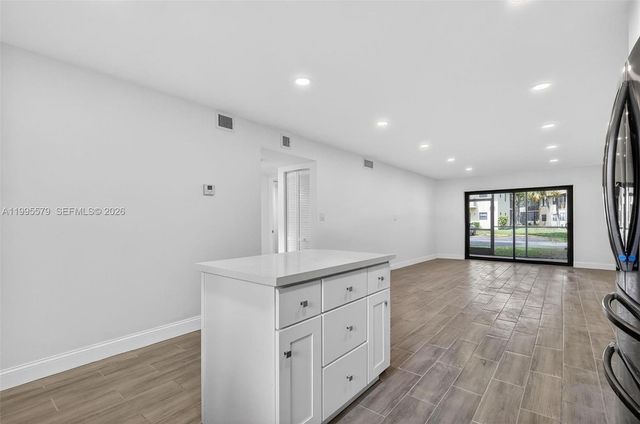 275 Gate Rd 104, Hollywood, FL 33024