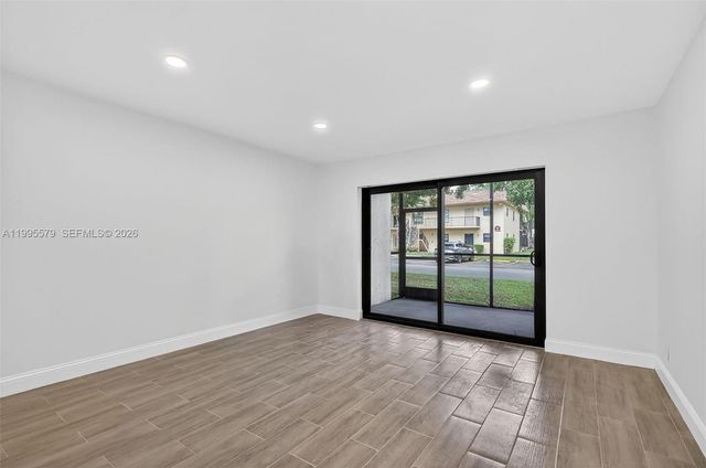 275 Gate Rd 104, Hollywood, FL 33024