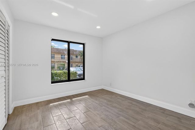 275 Gate Rd 104, Hollywood, FL 33024