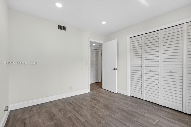 275 Gate Rd 104, Hollywood, FL 33024