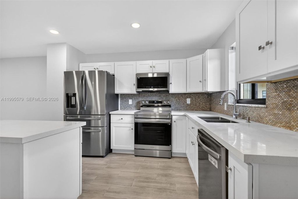 275 Gate Rd 104, Hollywood, FL 33024