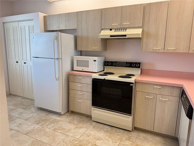 7979 SAILBOAT KEY BOULEVARD S 306, South Pasadena, FL 33707