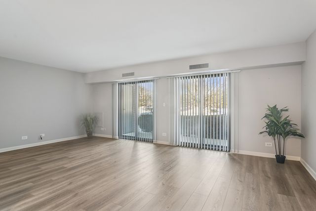 1605 E Central Road 111B, Arlington Heights, IL 60005