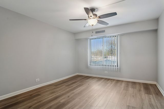 1605 E Central Road 111B, Arlington Heights, IL 60005