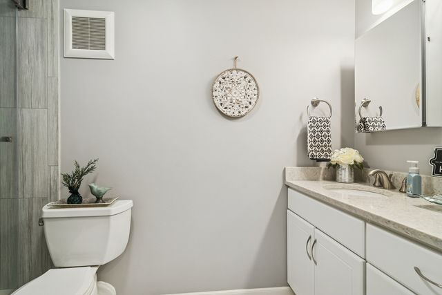 1605 E Central Road 111B, Arlington Heights, IL 60005