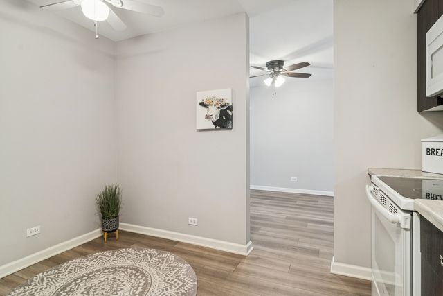 1605 E Central Road 111B, Arlington Heights, IL 60005