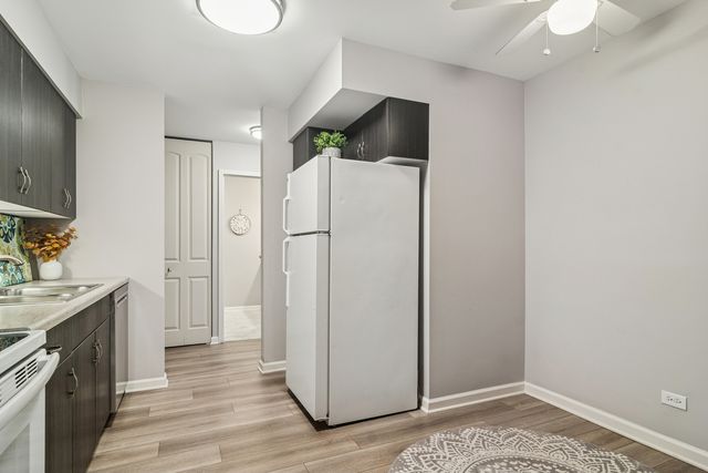 1605 E Central Road 111B, Arlington Heights, IL 60005