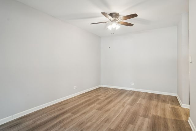 1605 E Central Road 111B, Arlington Heights, IL 60005