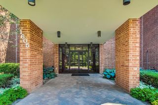 1605 E Central Road 111B, Arlington Heights, IL 60005