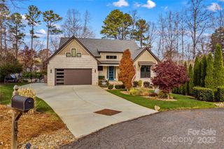151 Lynn Cove Lane, Mooresville, NC 28117