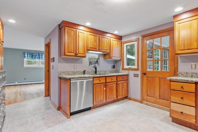 55 Dorothy Ave, Holden, MA 01520