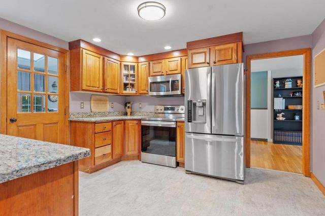 55 Dorothy Ave, Holden, MA 01520