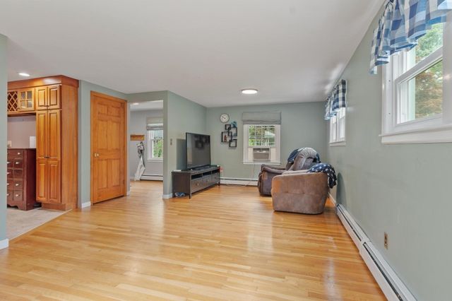 55 Dorothy Ave, Holden, MA 01520