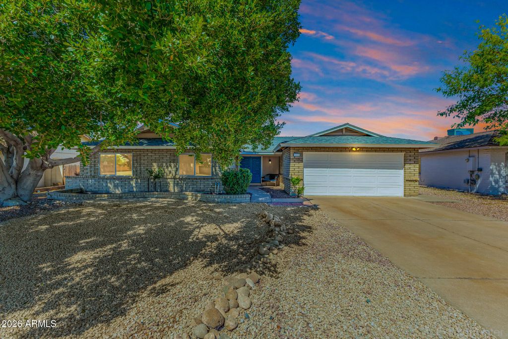 5222 W SWEETWATER Avenue, Glendale, AZ 85304
