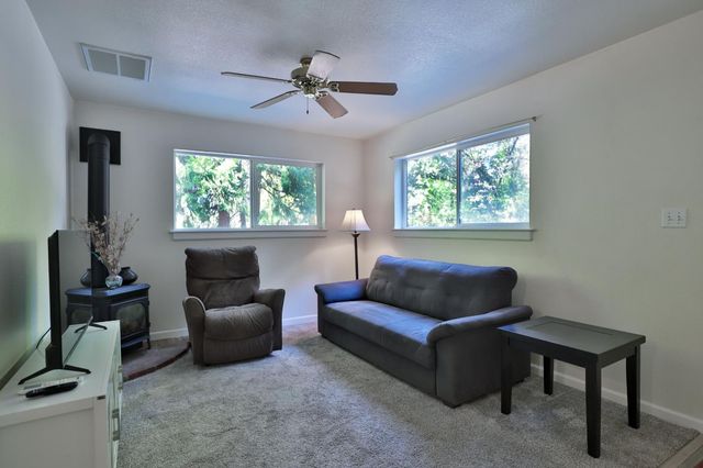 3200 Perryhill Dr, Placerville, CA 95667
