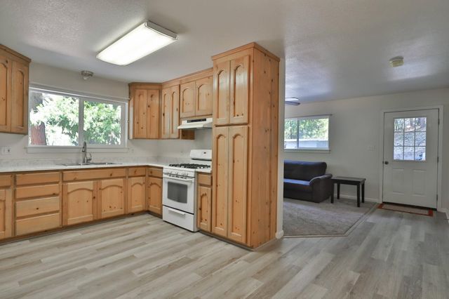 3200 Perryhill Dr, Placerville, CA 95667