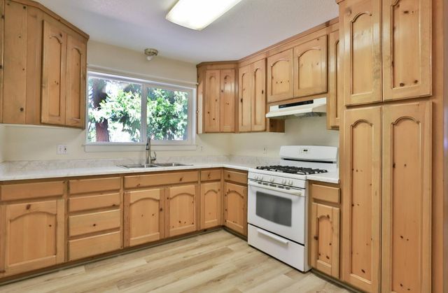 3200 Perryhill Dr, Placerville, CA 95667