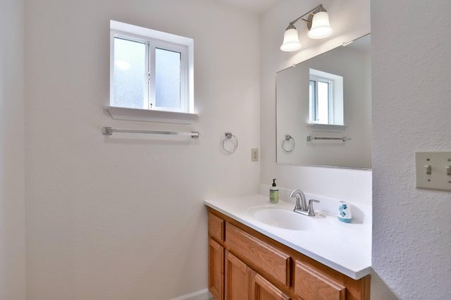 3200 Perryhill Dr, Placerville, CA 95667
