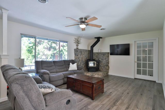 3200 Perryhill Dr, Placerville, CA 95667