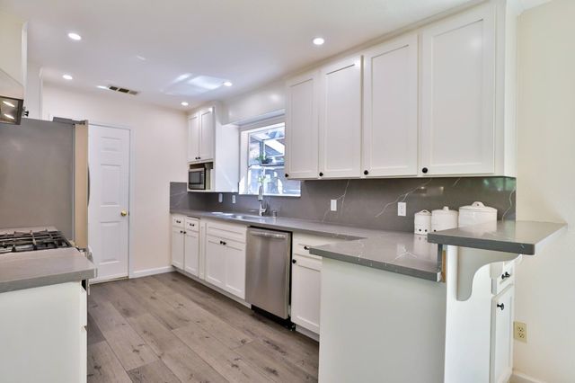 3200 Perryhill Dr, Placerville, CA 95667