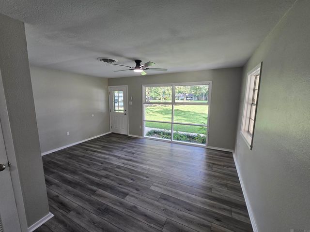 1725 W Catalpa St, Baton Rouge, LA 70815