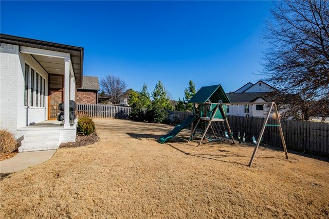 4985 E Sagely Lane, Fayetteville, AR 72703