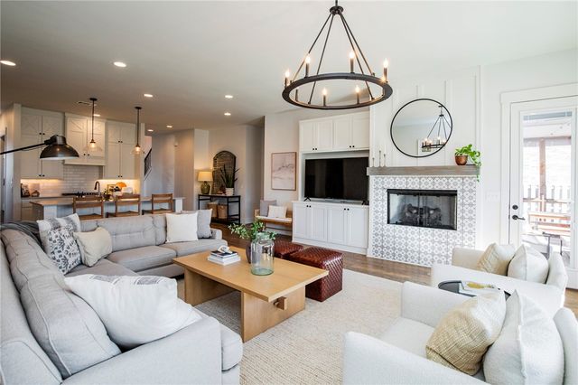 4985 E Sagely Lane, Fayetteville, AR 72703