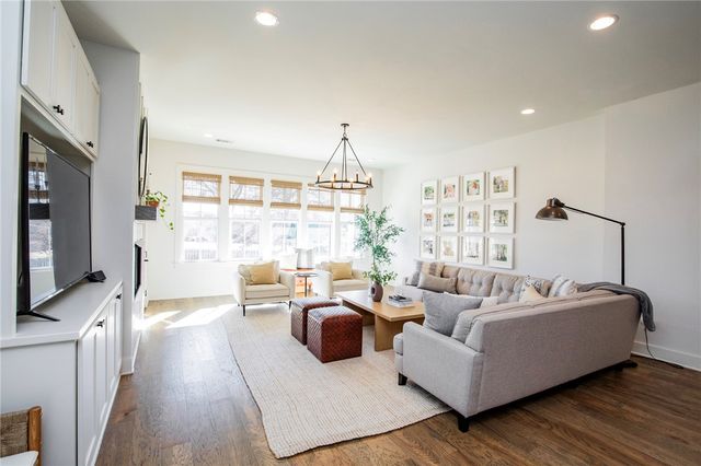 4985 E Sagely Lane, Fayetteville, AR 72703