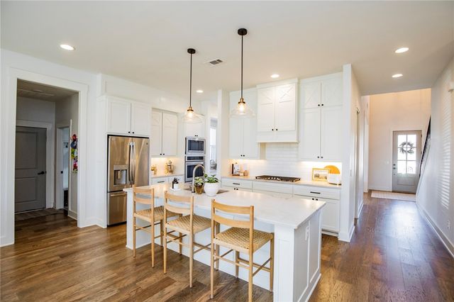 4985 E Sagely Lane, Fayetteville, AR 72703