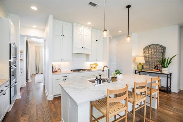 4985 E Sagely Lane, Fayetteville, AR 72703