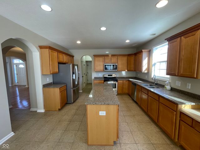 7156 Maple Bluff Place, Indianapolis, IN 46236