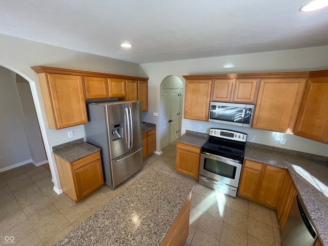 7156 Maple Bluff Place, Indianapolis, IN 46236