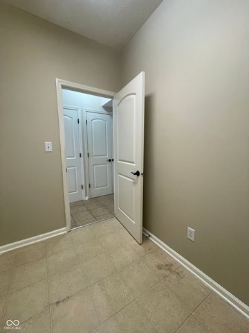 7156 Maple Bluff Place, Indianapolis, IN 46236