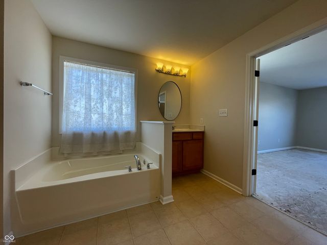 7156 Maple Bluff Place, Indianapolis, IN 46236