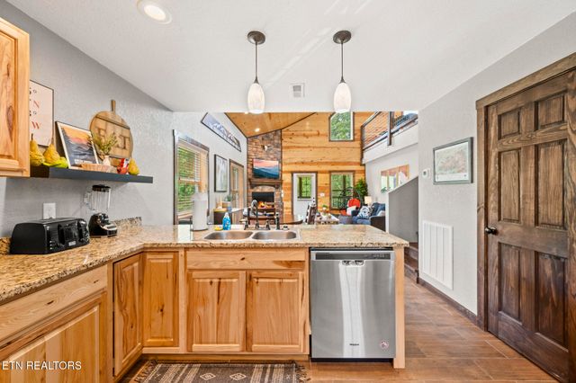 2046 Slippery Rock Circle, Sevierville, TN 37862