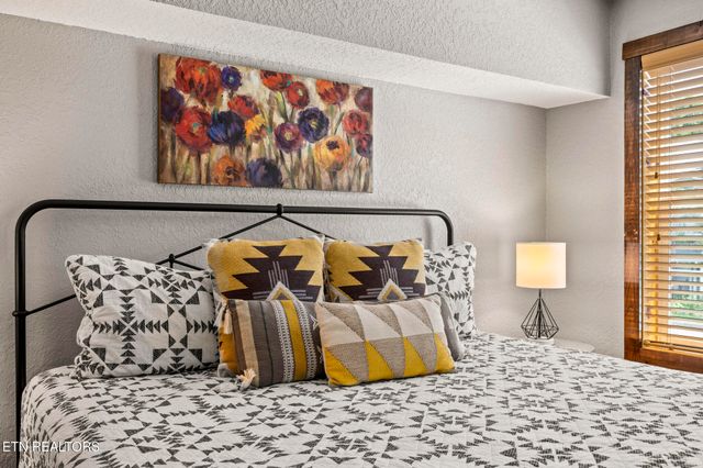 2046 Slippery Rock Circle, Sevierville, TN 37862