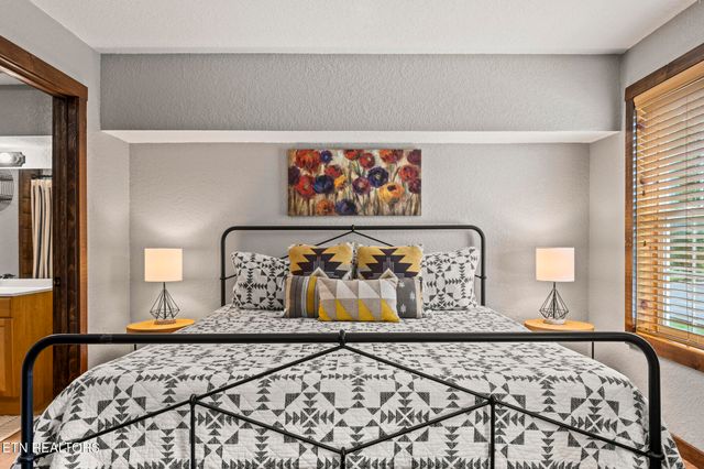 2046 Slippery Rock Circle, Sevierville, TN 37862