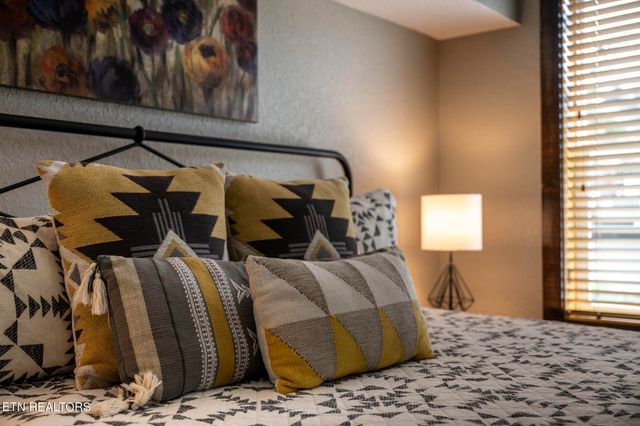 2046 Slippery Rock Circle, Sevierville, TN 37862