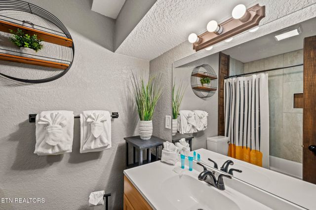 2046 Slippery Rock Circle, Sevierville, TN 37862