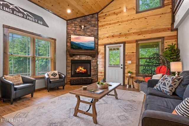 2046 Slippery Rock Circle, Sevierville, TN 37862